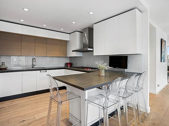 4th image of 360 E 88th St #11EF