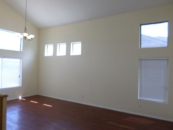 3rd image of 4214 E Loma Vista St