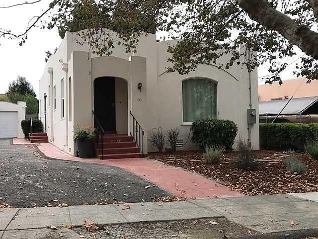 1st image of 10 Saint Francis Dr