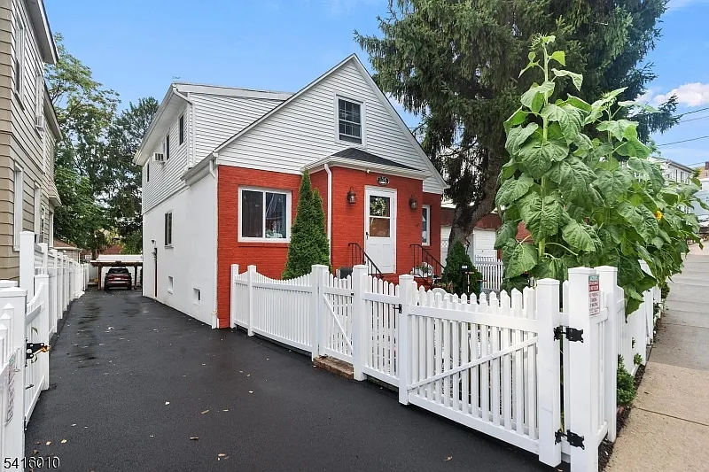Building Photo - 356 Sherman St #2