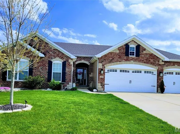 1315 Whispering River Ct, Saint Paul, MO 63366