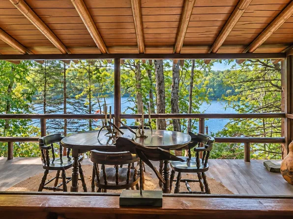 322 Crescent Lake Rd, Scotrun, PA 18355