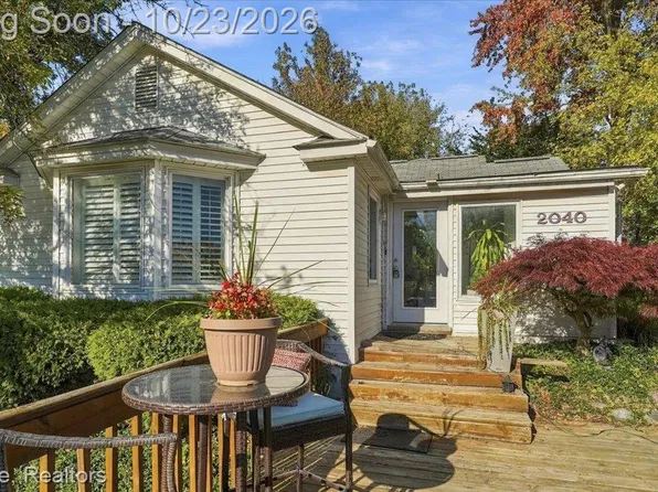 2040 Walnut Lake Rd, West Bloomfield, MI 48323