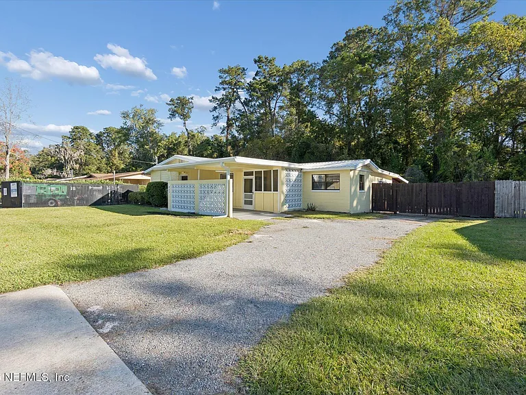 863 Westgate Dr — Photo 5
