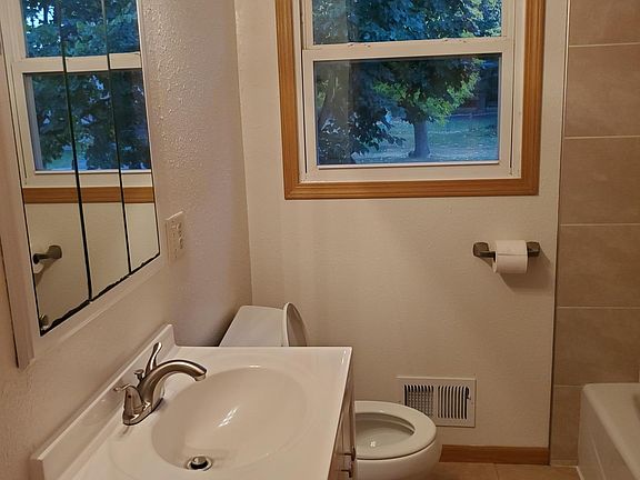 5th image of 3806 Eckberg Dr