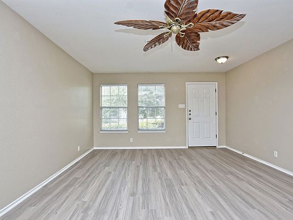 3rd image of 207 McCarthur Dr