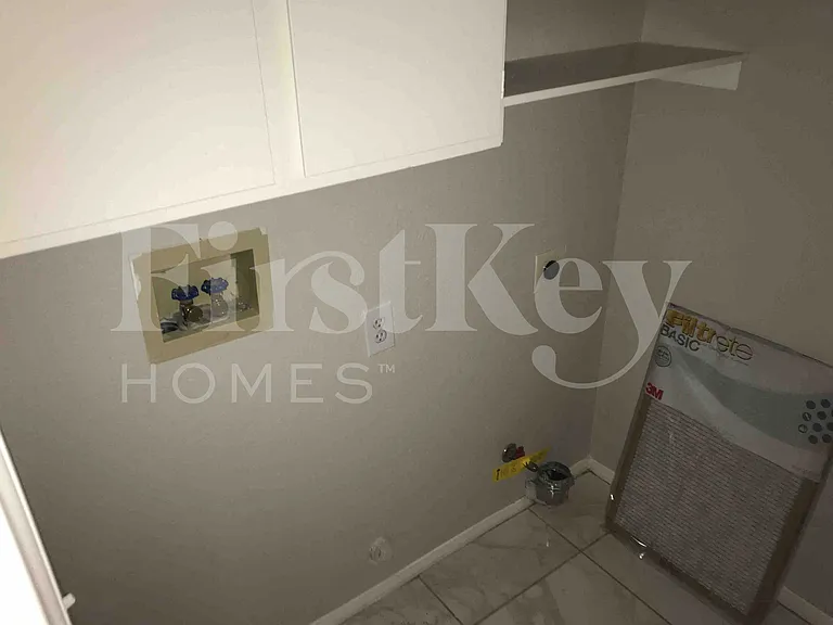 8041 Hilliard Ave — Photo 7