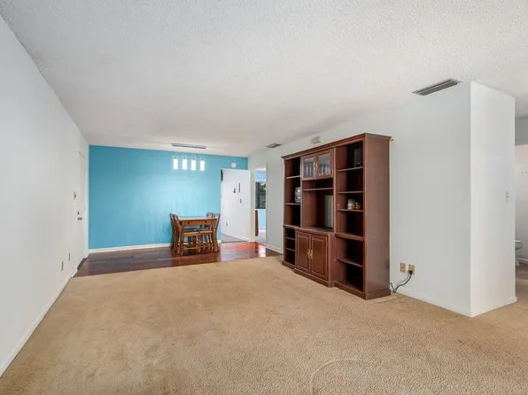 2050 Oleander Boulevard #3-206, Fort Pierce, FL 34950