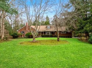 3 Plymouth Rd, Dix Hills, NY 11746