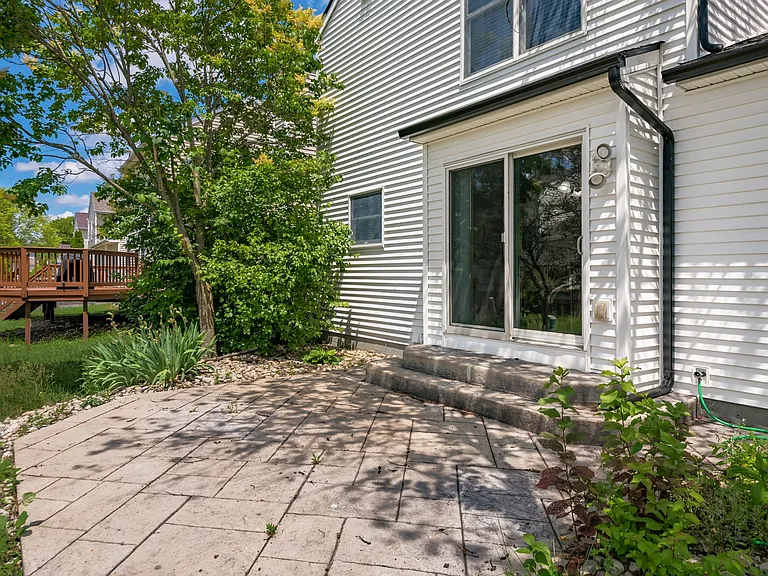 8607 Clover Glade Dr — Photo 35