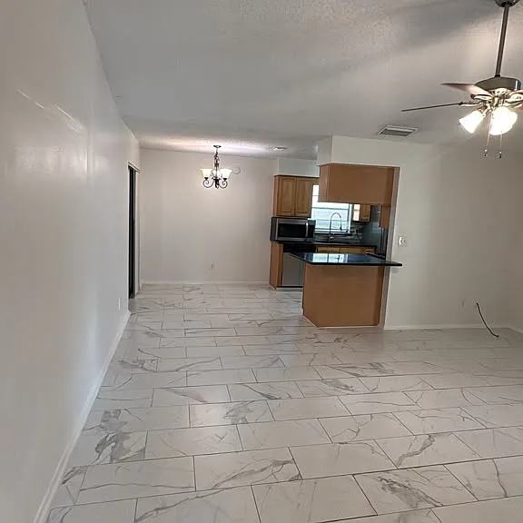 1093 Sunshine Way SW — Photo 5