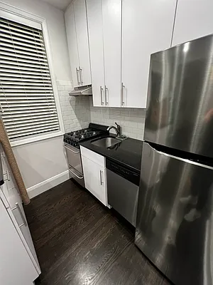 Rented by Salon Realty Corp | media 10