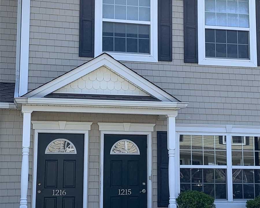 1st image of 1216 Willow Ln #1216