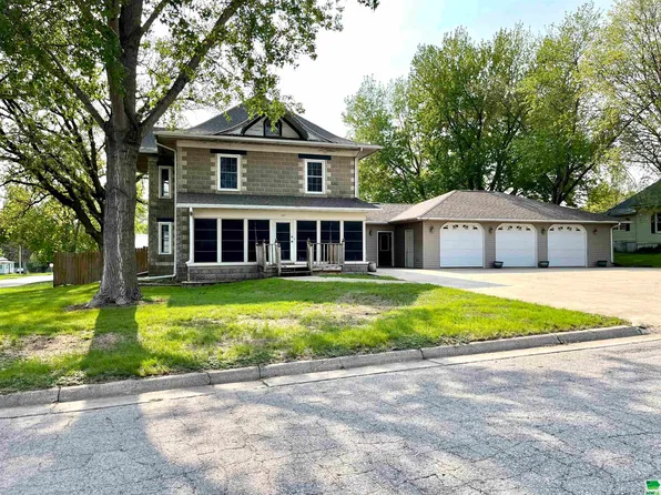 201 Ash St, Aurelia, IA 51005