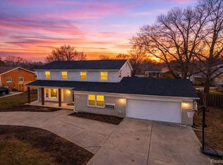 25342 Wykeshire Rd, Farmington Hills, MI 48336