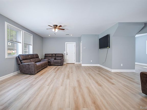 2nd image of 206 Joliet Ave