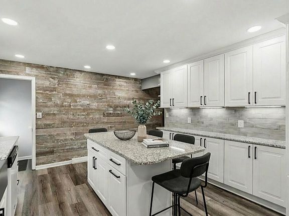 3rd image of 10710 Porter St