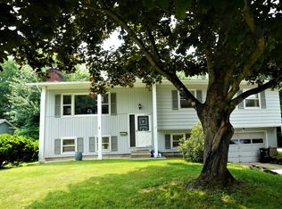 19 Greenwood Ave, Essex Junction, VT 05452