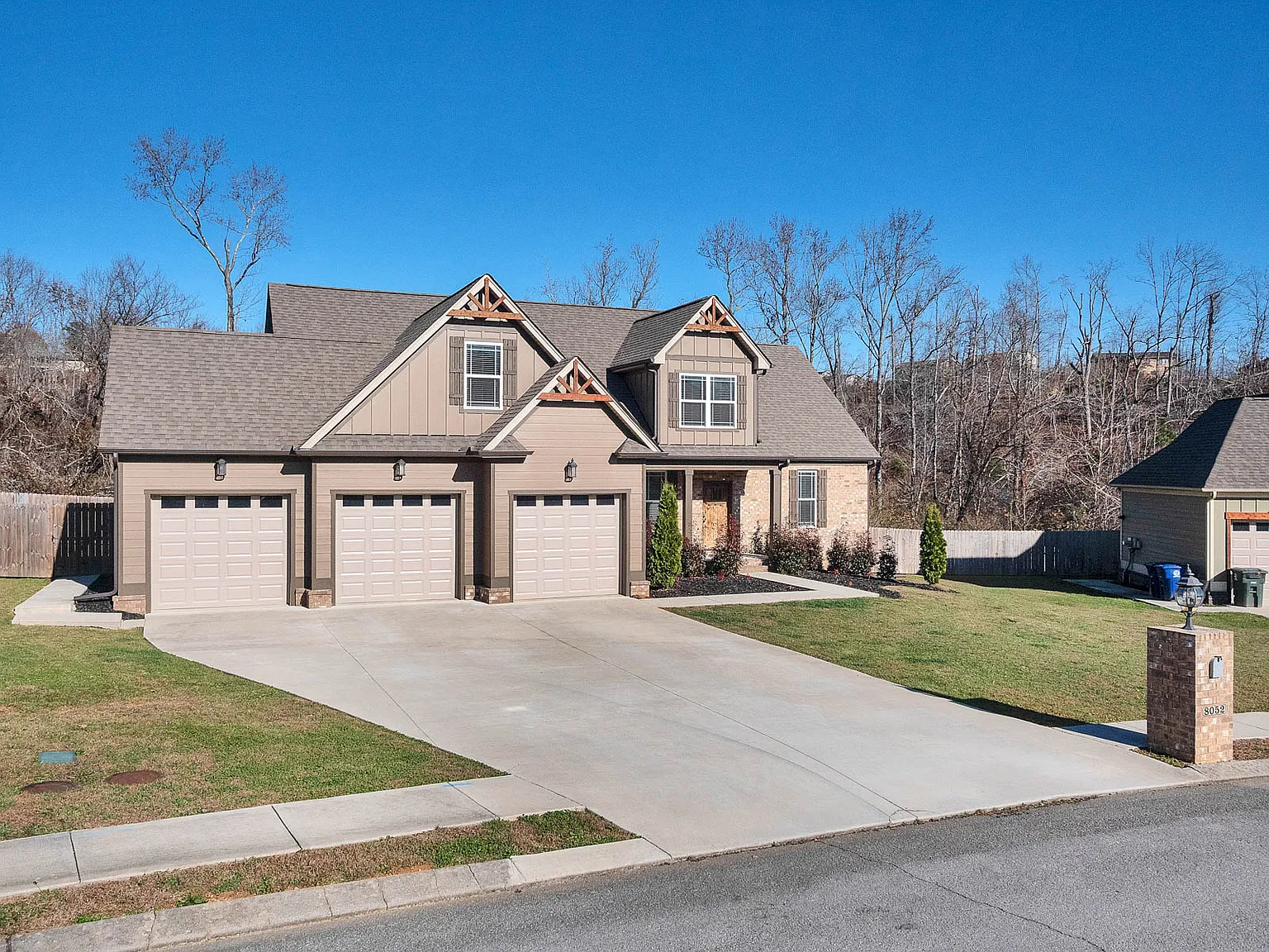 6 bed, 3.0 bath, 3200 sqft, $3,800 — Photo 3