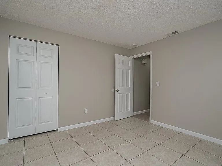 1070 Bridlewood Way — Photo 14