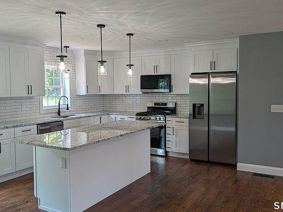 3rd image of 544 Wintergreen Avenue