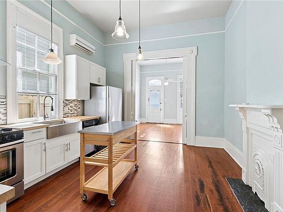 5th image of 4223-25 Burgundy St