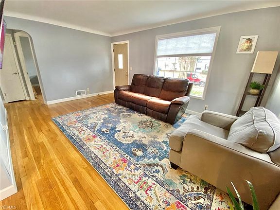 3rd image of 12401 Kensington Ave