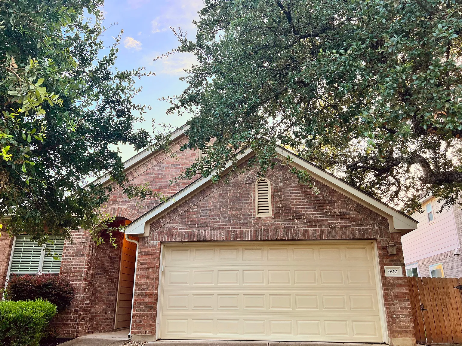 3 bed, 1736 sqft, $2,200 — Photo 1