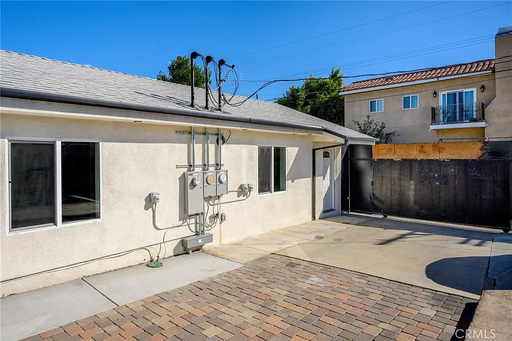 1 bed, 1.5 bath, 570 sqft, $2,200 — Photo 1
