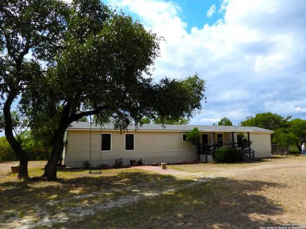 283 E BEAR SPRINGS RD, Pipe Creek, TX 78063