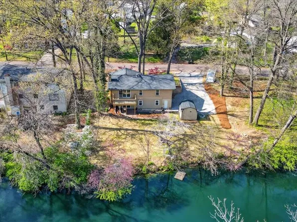 6 Rue Deau Ville Dr, Belleville, IL 62226