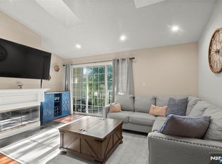 952 Juniper Way, Mahwah, NJ 07430