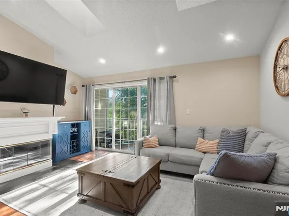 952 Juniper Way, Mahwah, NJ 07430