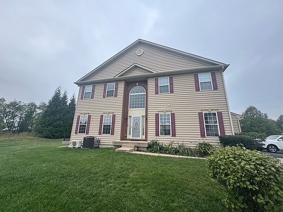 Side of the house. End Unit Townhome.