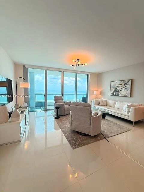 2 bed, 1565 sqft, $11,500 — Photo 2