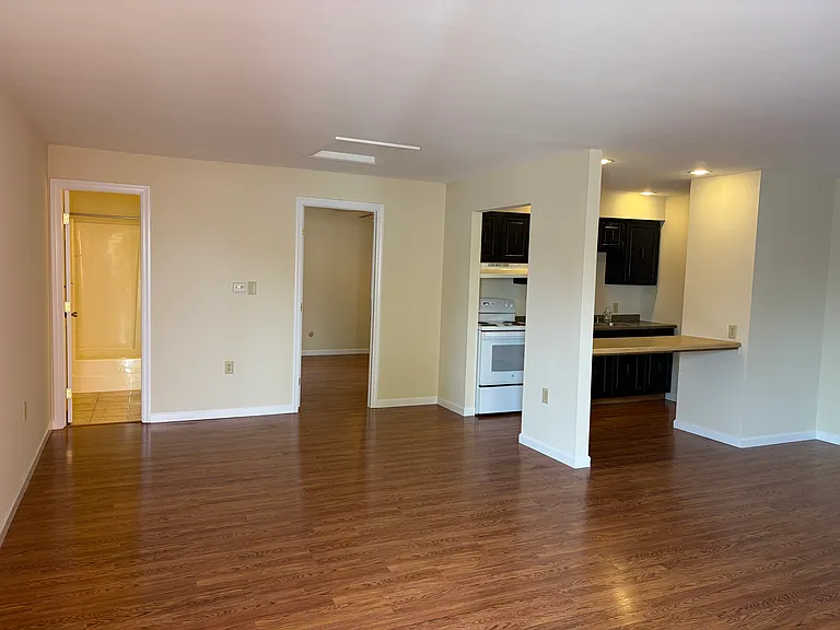 135 Grand Ave #4 — Photo 4