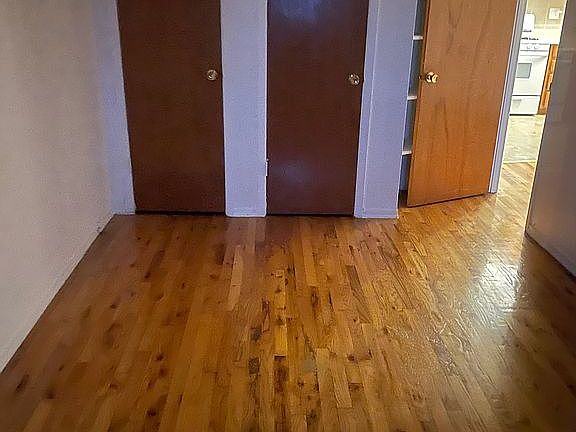 4th image of 4309 54th St APT 3R
