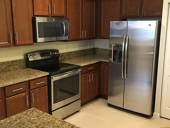 4th image of 10630 NW 88th St APT 215