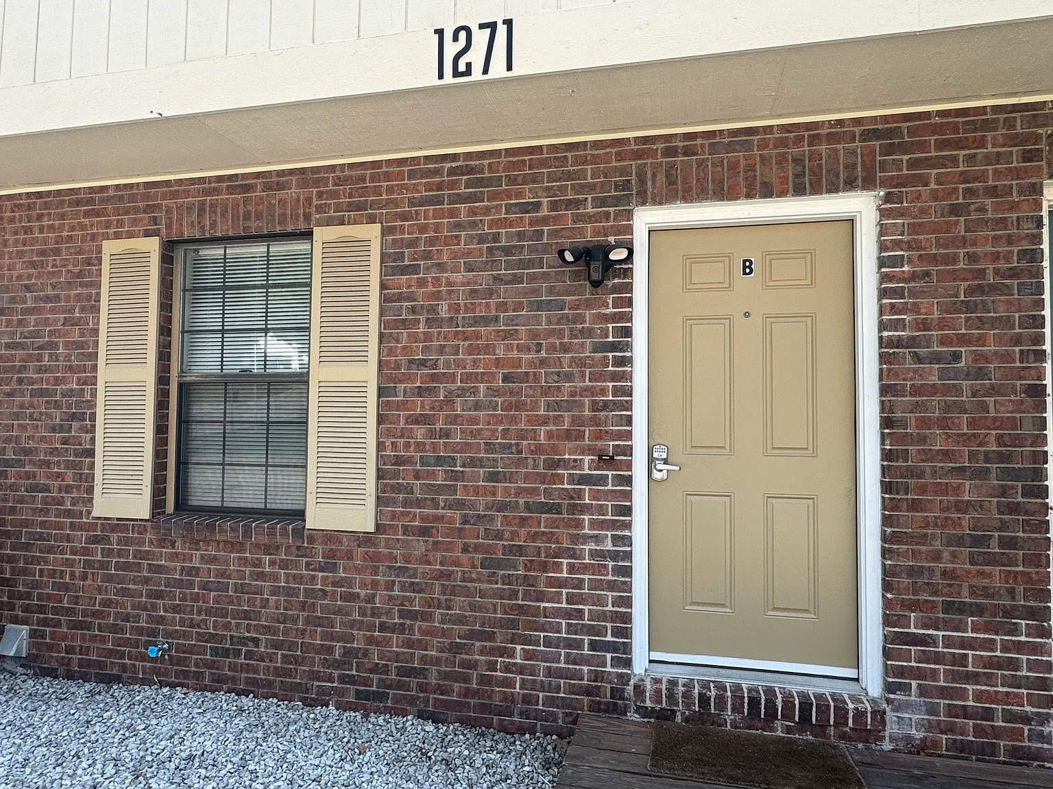 2 bed, 1088 sqft, $1,325 — Photo 1