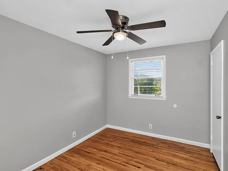 261 Eisenhower Dr — Photo 11