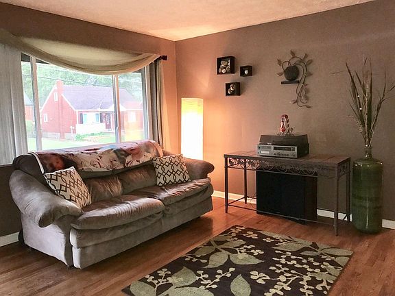 4th image of 9131 Neil Dr