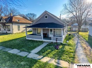 416 N 8th St, Wymore, NE 68466