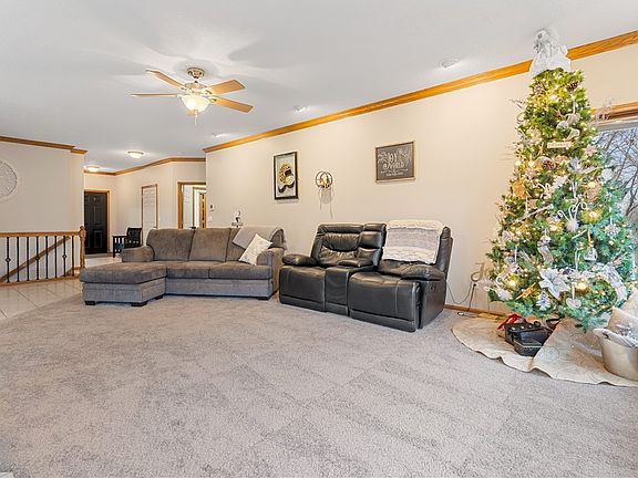 5th image of 605 NW Boulder Brook Dr