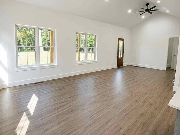 4th image of 975 Segers Rd