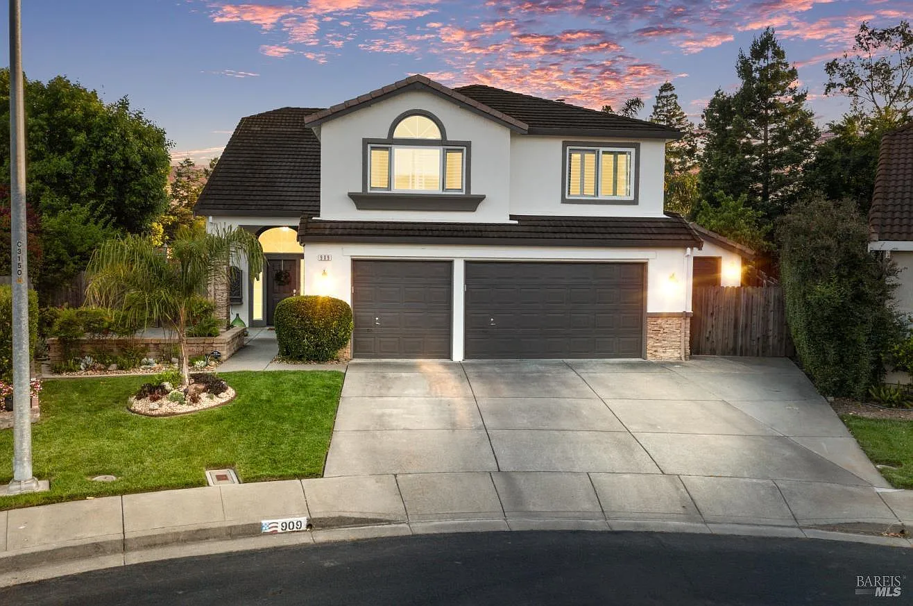 909 Topaz Circle photo 1