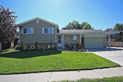 1st image of 6861 Luna Way
