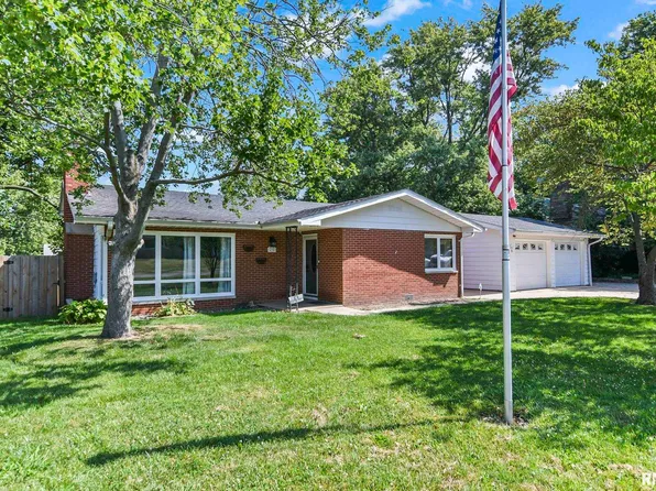 430 W Debby Dr, Mt Zion, IL 62549