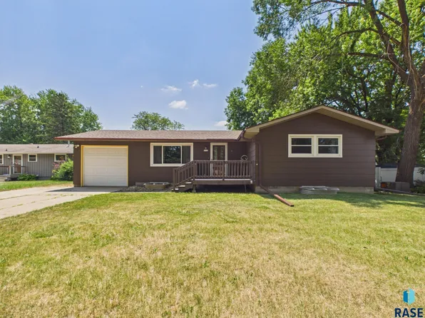 1112 Forest St, Brookings, SD 57006
