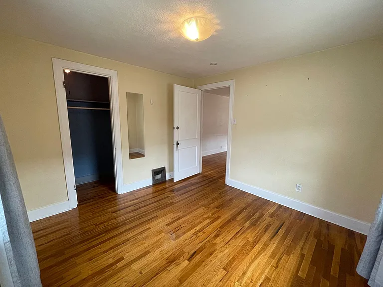 919 23rd St — Photo 10