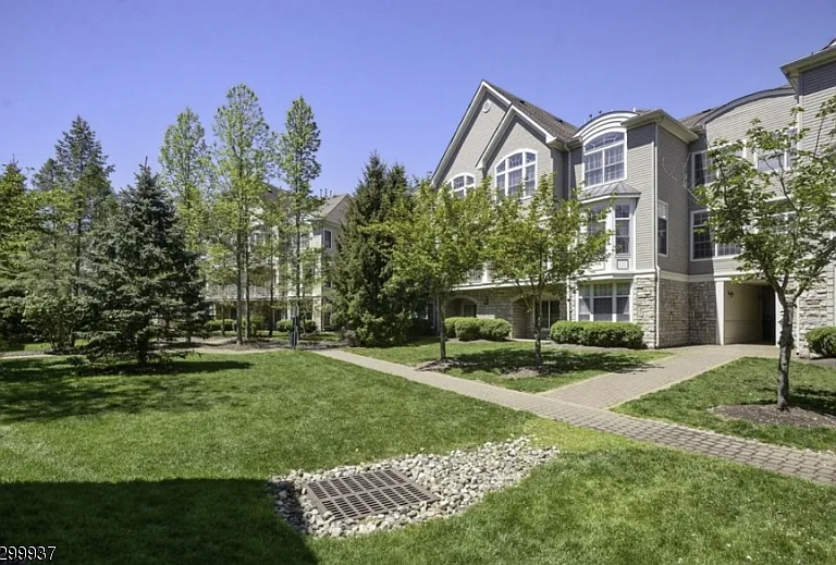 511 Kensington Ln — Photo 1
